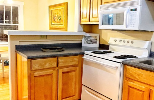 Thomas Square Casa | Charming house with patio near Forsyth Park