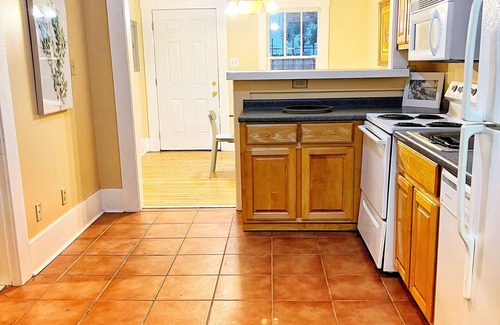 Thomas Square Casa | Charming house with patio near Forsyth Park