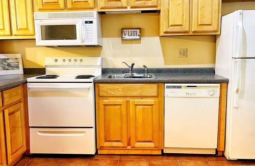 Thomas Square Casa | Charming house with patio near Forsyth Park