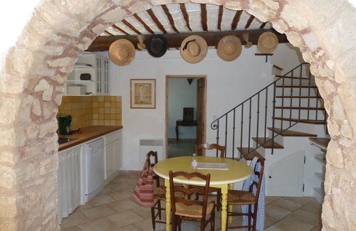 Bedoin Casa | Encantadora casa con piscina en Crillon a los pies de Ventoux. Vista excepcional