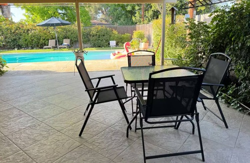 Bakersfield Casa | Charming house with Pool, AC, Heater and WiFi in beautiful Bakersfield