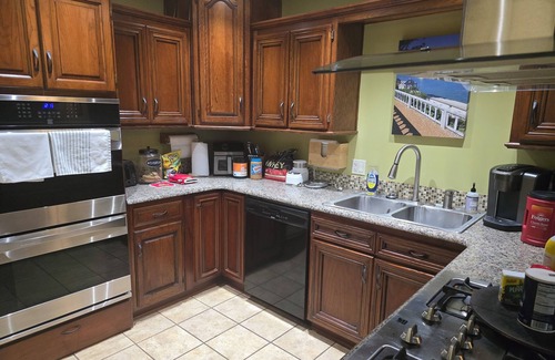 Lea Manor Casa | Charming house with easy access to the highway and shopping. Quiet neighborhood