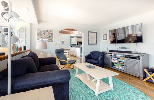 Hyannis Casa | Charming Hyannis Beach House with Spectacular Ocean Views