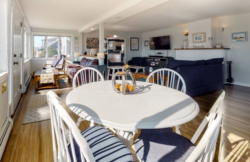 Hyannis Casa | Charming Hyannis Beach House with Spectacular Ocean Views