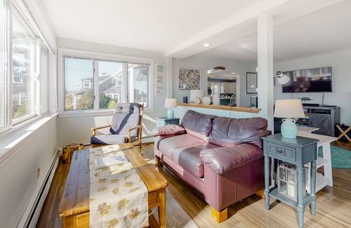 Hyannis Casa | Charming Hyannis Beach House with Spectacular Ocean Views