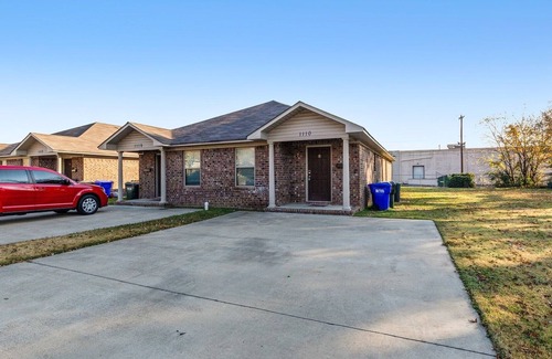 Conway Casa | Charming in Conway (3-Bedroom) by RedAwning