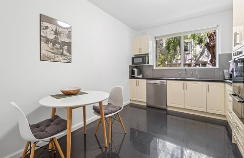 Toorak Apartamento | Charming Inner-City Stay- Space, Style & Location