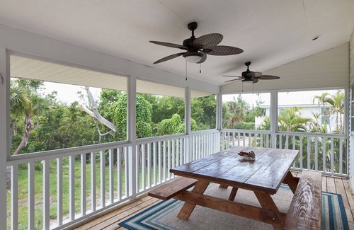 The Dunes Casa | Charming Island Cottage in Dunes Golf Tennis Club