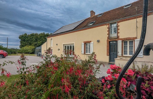Orsennes Cabaña | Casa Rural con Piscina Interior Climatizada, Jardín Privado y Juegos