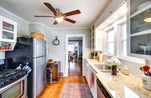 South Kansas City Cabaña | Charming Kansas City Cottage 5 Mi to Downtown