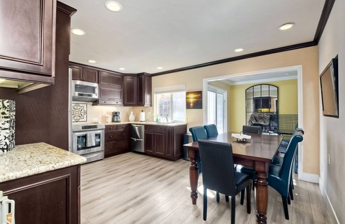 San Diego Villa | Charming La Jolla Area, 4bd/2bth w/ Putting Green and NEW Ping Pong Table!