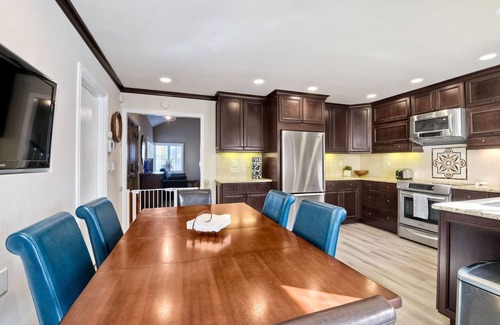 San Diego Villa | Charming La Jolla Area, 4bd/2bth w/ Putting Green and NEW Ping Pong Table!