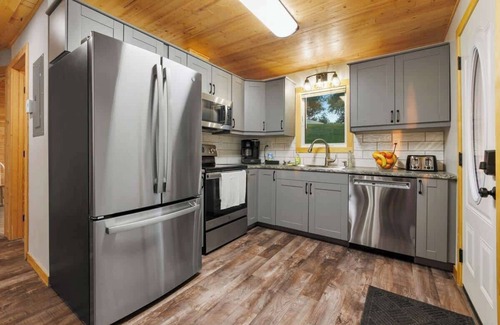 Estelline Casa | Charming Lake House, Hot Tub, Sauna, Private Dock