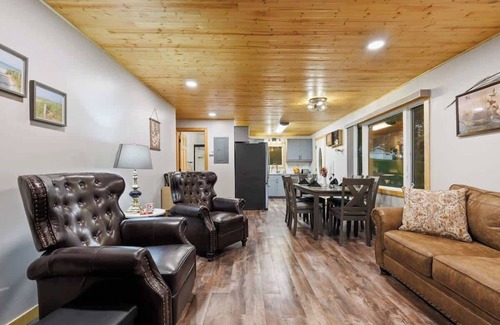 Estelline Casa | Charming Lake House, Hot Tub, Sauna, Private Dock