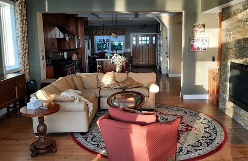 Mahtomedi Casa | charming lake living