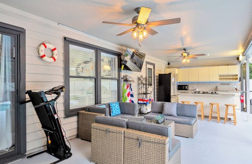 Lake Worth Casa | Charming Lake Worth Fun House with heated pool, game room, mini golf, WiFi!