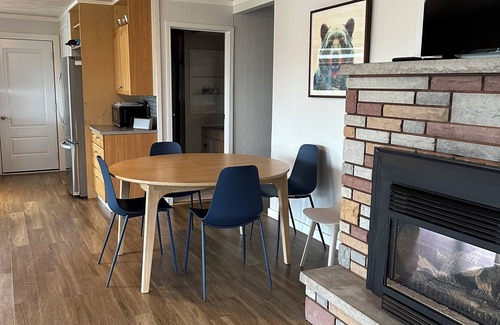 Saugeen Shores Cabaña | Charming lakefront cottage steps away from a sandy beach in Port Elgin!