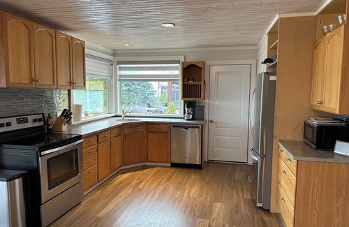 Saugeen Shores Cabaña | Charming lakefront cottage steps away from a sandy beach in Port Elgin!