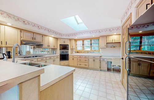 Blakeslee Casa | Charming lakefront home with fireplace, beach access & pool table - near skiing