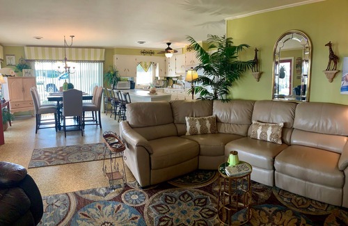 White Lake Cabaña | Charming Lakeside 3-bedroom cottage in awesome White Lake with AC, WiFi