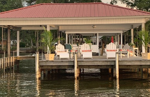 White Lake Cabaña | Charming Lakeside 3-bedroom cottage in awesome White Lake with AC, WiFi