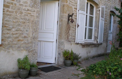 Vindefontaine Casa | Charming large house in a rural village with mature enclosed gardens