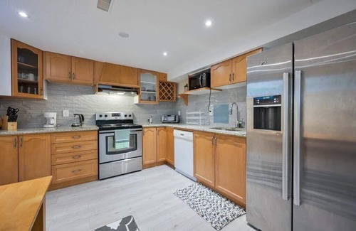 Guelph Casa | Charming legal one bedroom unit on a quiet street