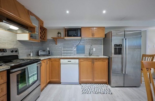 Guelph Casa | Charming legal one bedroom unit on a quiet street