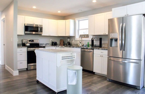 Leicester Casa | Charming Leicester 3BR Bungalow + Firepit