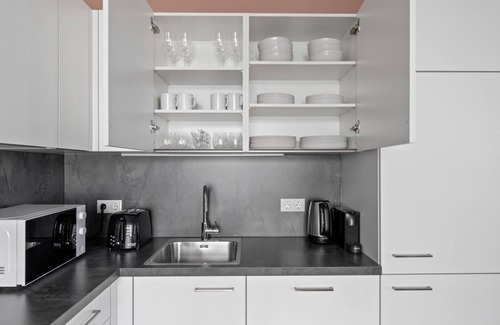 Vienna Apartamento | Charming Leopoldstadt 2BR w/ Gym & Loggia, near U2, by Blueground