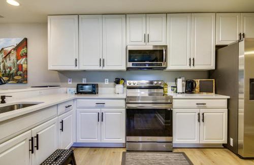 Lewes Casa | Charming Lewes Townhome with Sunroom 5 Mi to Beach!