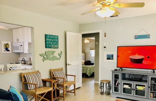 Sarasota Cabaña | Charming Lido Cottage