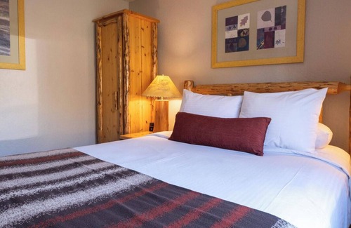 Olympic Valley Cabina | Charming lodge in the middle of amazing Olympic Valley with AC/Heating, WiFi