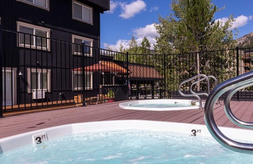 Olympic Valley Cabina | Charming lodge in the middle of amazing Olympic Valley with AC/Heating, WiFi
