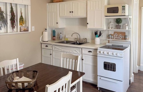 Nauvoo Apartamento | Charming Loft with Art Gallery, Steps from Temple