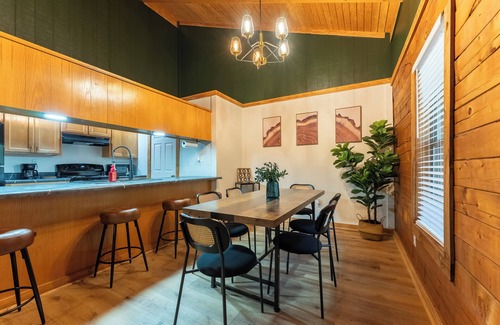 Heber Springs Cabina | Charming Log Cabin Retreat - Minutes from fly fishing!