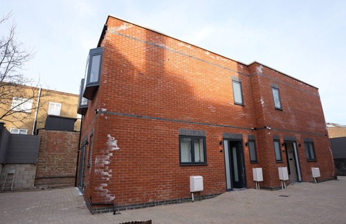 Harlesden Casa | Charming London House - Sleeps 5 & Outdoor Space