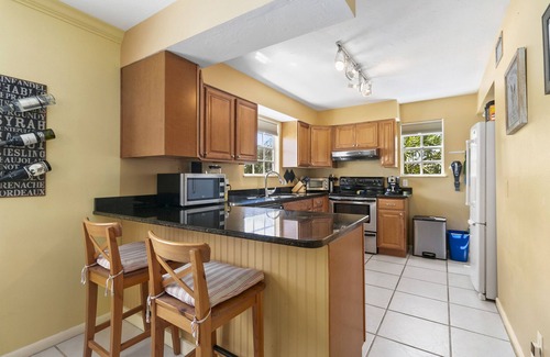 Longbeach Village Casa | Charming Longboat Village Hideaway–2BR in a Quiet Coastal Neighborhood by RVA