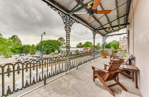 New Roads Apartamento | Charming Louisiana Getaway with Furnished Balcony!