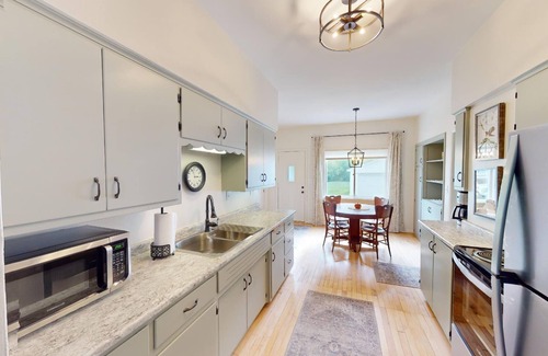 Green Bay Casa | Charming Lower Near Hospitals/Green Bay/Astor
