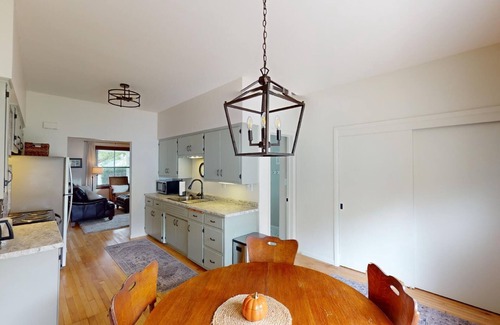 Green Bay Casa | Charming Lower Near Hospitals/Green Bay/Astor