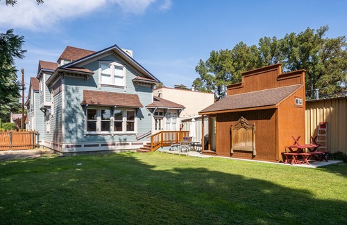 Bishop Casa | Charming Luxurious Downtown Victorian Home 2 bedrooms Living areas 2500 sq ft.