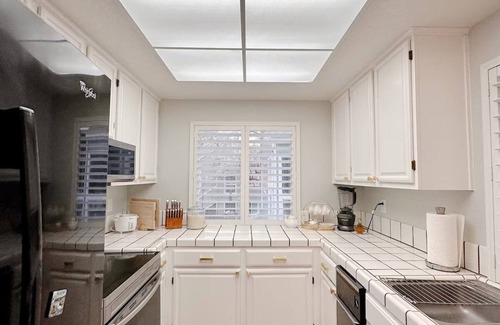 Redwood Shores Casa | Charming Luxury 2BR w/ Monitor & Adjustable desk