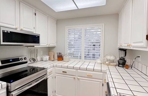 Redwood Shores Casa | Charming Luxury 2BR w/ Monitor & Adjustable desk