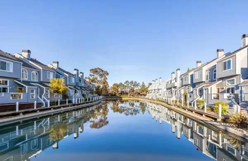 Redwood Shores Casa | Charming Luxury 2BR w/ Monitor & Adjustable desk