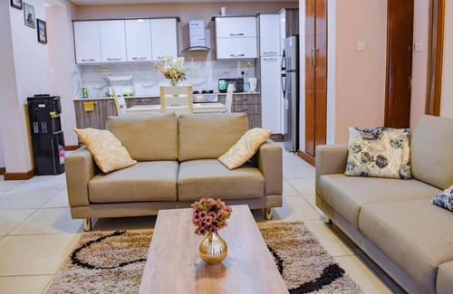 Kilimani Casa | Charming luxury apartment in enchanting Nairobi with a big balcony, gym & pool.