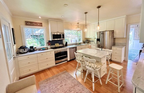 San Anselmo Casa | Charming Marin County Getaway w/Pool in Ross-Walk to Trails/Downtown San Anselmo