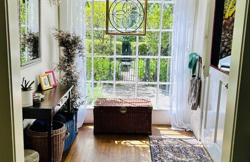 San Anselmo Casa | Charming Marin County Getaway w/Pool in Ross-Walk to Trails/Downtown San Anselmo