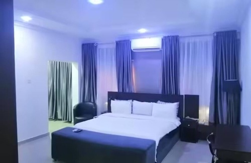 Lagos Cabina | Charming Master Suite 24hr Power & Wifi
