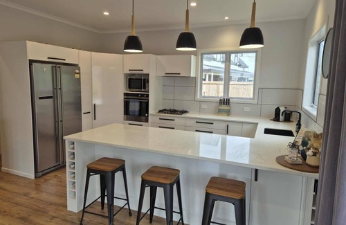 Leamington Casa | Charming meets modern with private garden retreat
